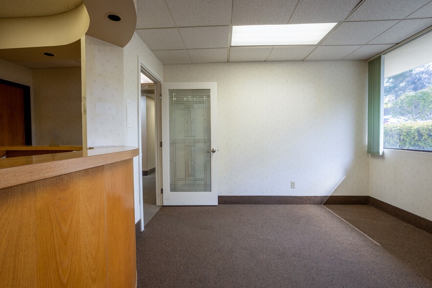 More Photos Of 15835 Pomerado Rd, Poway Unknown For Lease