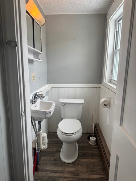 More Photos Of 492-494 Warren Ave, East Providence Storefront Retail Office For Lease