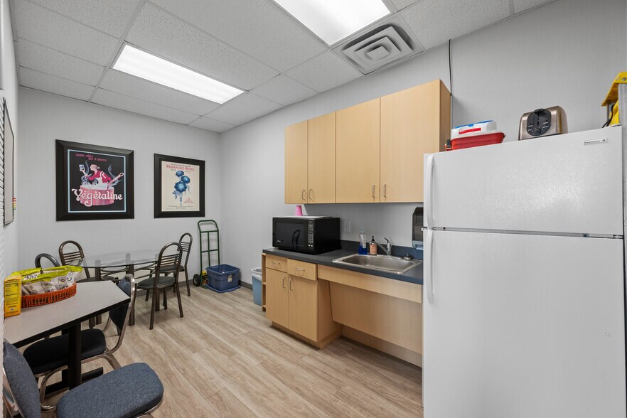 More Photos Of 1921 Corporate Dr, San Marcos Office For Lease