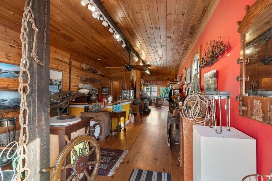 More Photos Of 10 McKown St, Boothbay Harbor Storefront For Sale