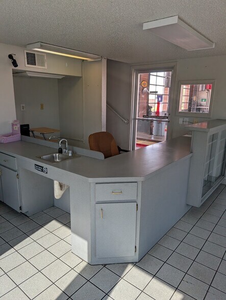 More Photos Of 1832 FM 359 Rd, Richmond Auto Repair For Lease