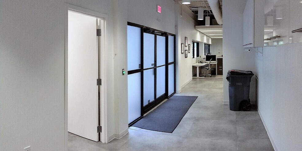 More Photos Of 421 Minuet Ln, Charlotte Office For Lease