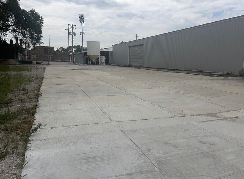 More Photos Of 801 E Cass St, Joliet Warehouse For Lease