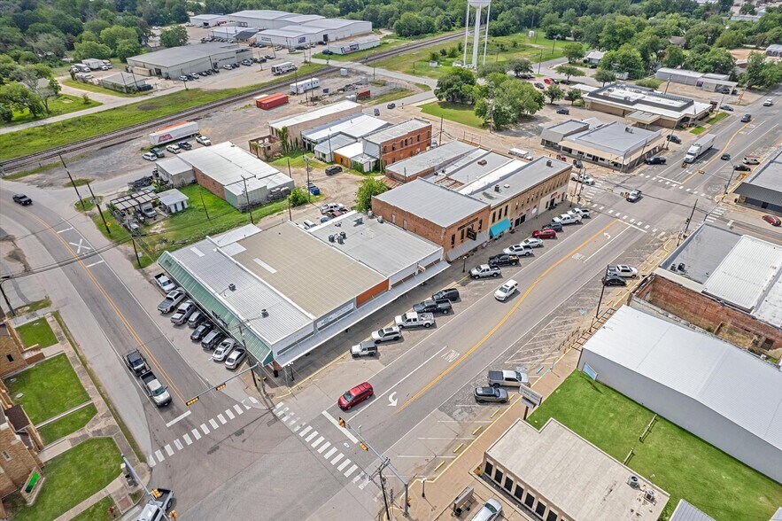 More Photos Of 113 Robb st, Trinity Storefront Retail Office For Sale