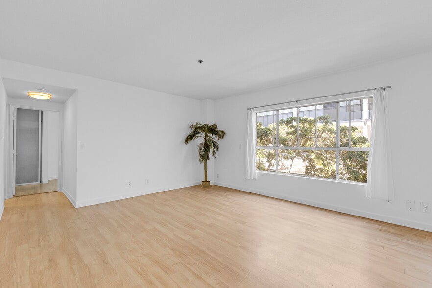 More Photos Of 939 Palm Ave, West Hollywood Apartments For Sale