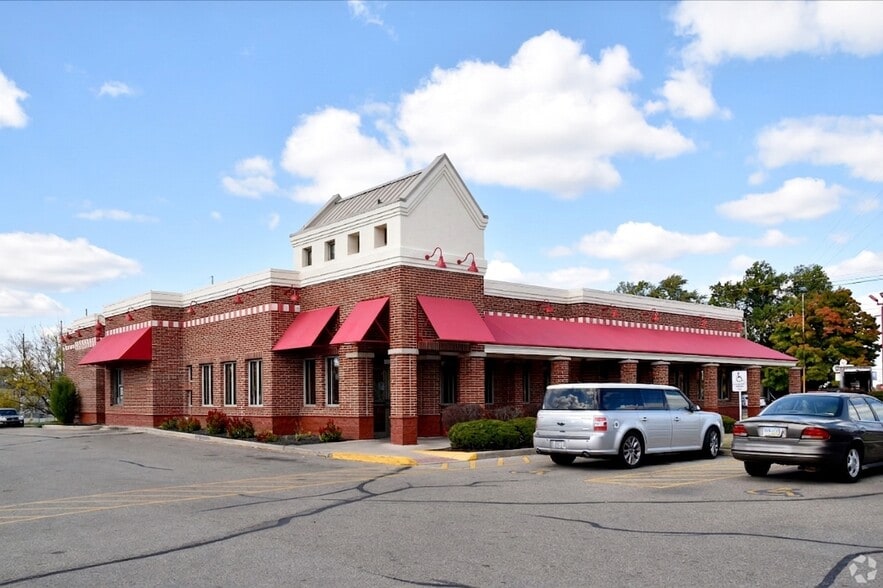 Primary Photo Of 2949 Dixie Hwy, Hamilton Restaurant For Lease