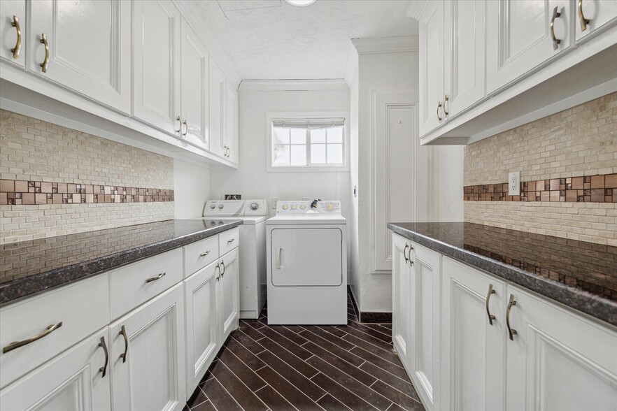 More Photos Of 11126 Timber Crest Dr, Houston Warehouse For Lease