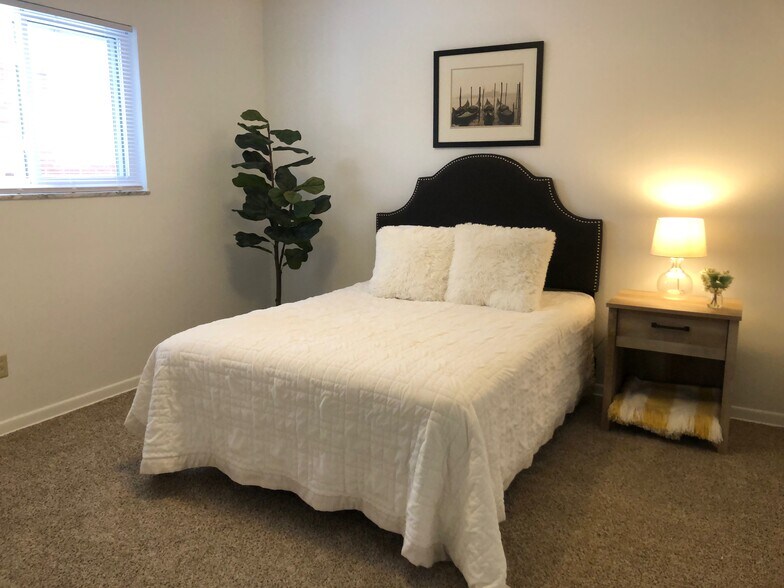 More Photos Of 735-761 Hollywood Ave, Cuyahoga Falls Apartments For Sale