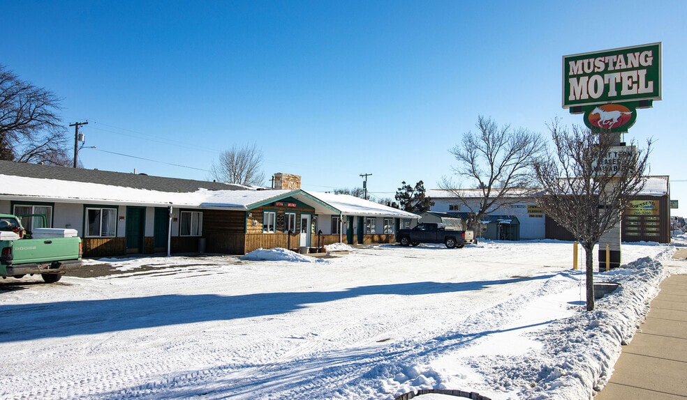 More Photos Of 412 N Front St, Townsend Hotel For Sale