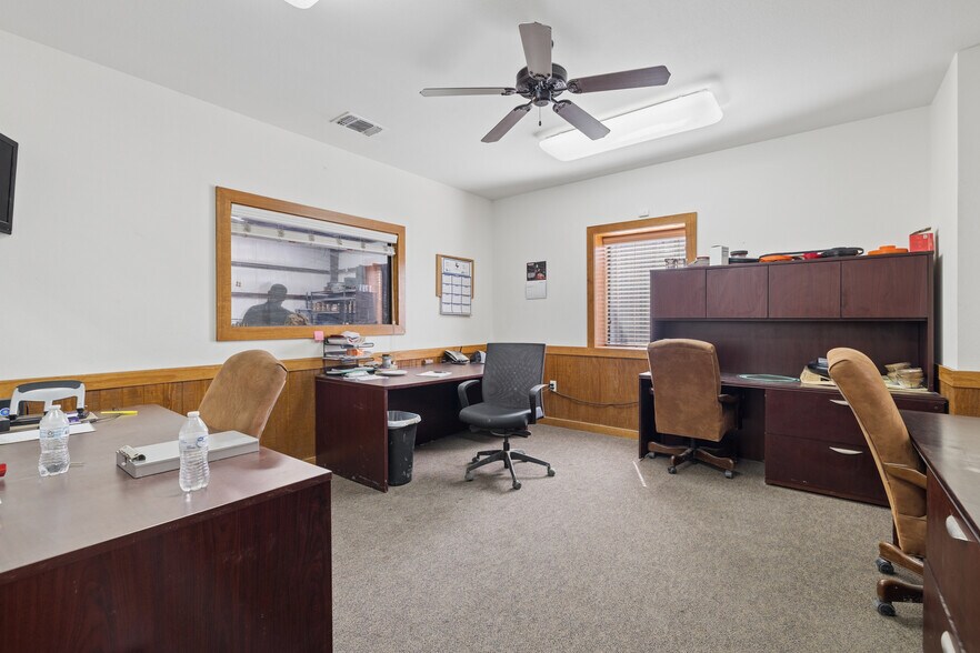 More Photos Of 1510 TX-135, Kilgore Warehouse For Sale
