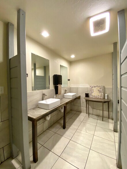 More Photos Of 111 E Archer St, Jacksboro Restaurant For Lease