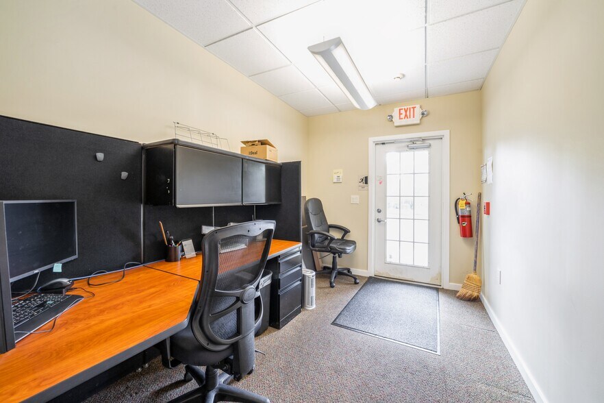 More Photos Of 54 Friends Ln, Newtown Office For Sale