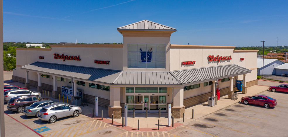 Primary Photo Of 1211 US Highway 281, Marble Falls Drugstore For Sale