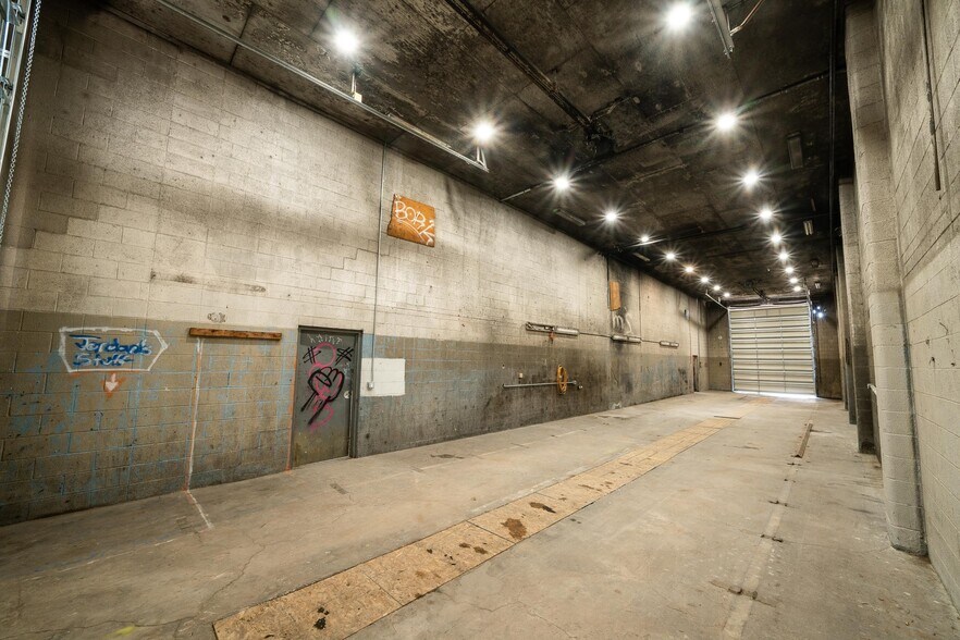 More Photos Of 225 N Highway 91, Summit Service For Lease