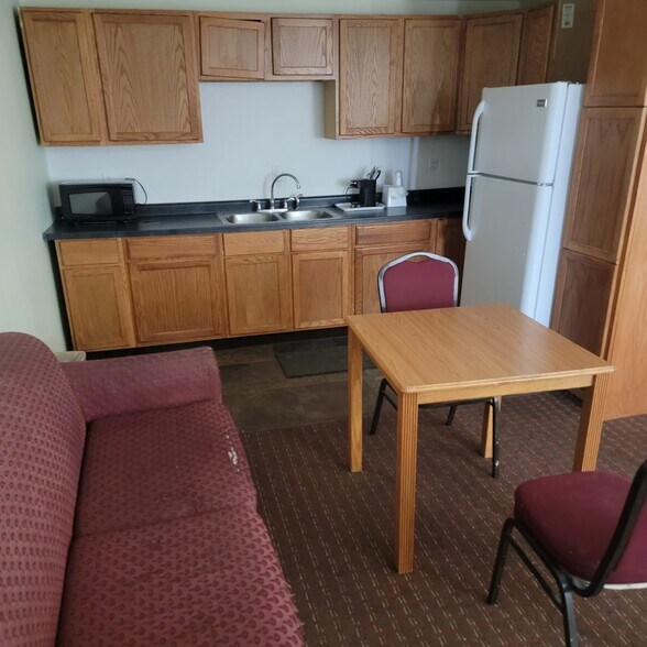 More Photos Of 3040 5th Ave S, Fort Dodge Hotel For Sale