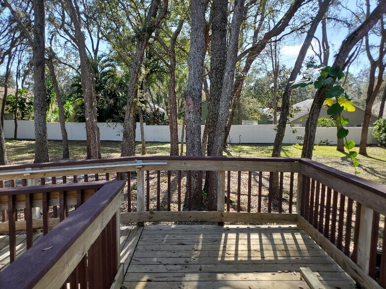 More Photos Of 113 W Chapman Rd, Oviedo Office For Lease