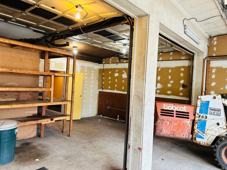 More Photos Of 23 Skillman St, Roslyn Flex For Lease