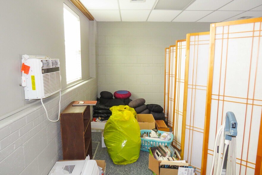 More Photos Of 1245 S Fabrique Dr, Wichita Flex For Sale