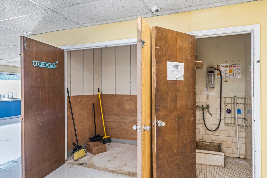 More Photos Of 211 Edds Ln, Sterling Schools For Sale