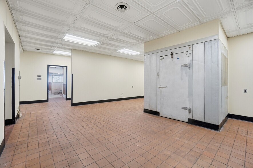 More Photos Of 1610 Germantown Rd, Middletown Restaurant For Sale