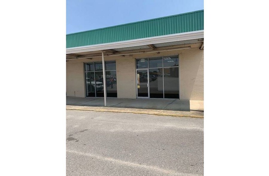 More Photos Of 538 N Main St, Emporia Unknown For Lease