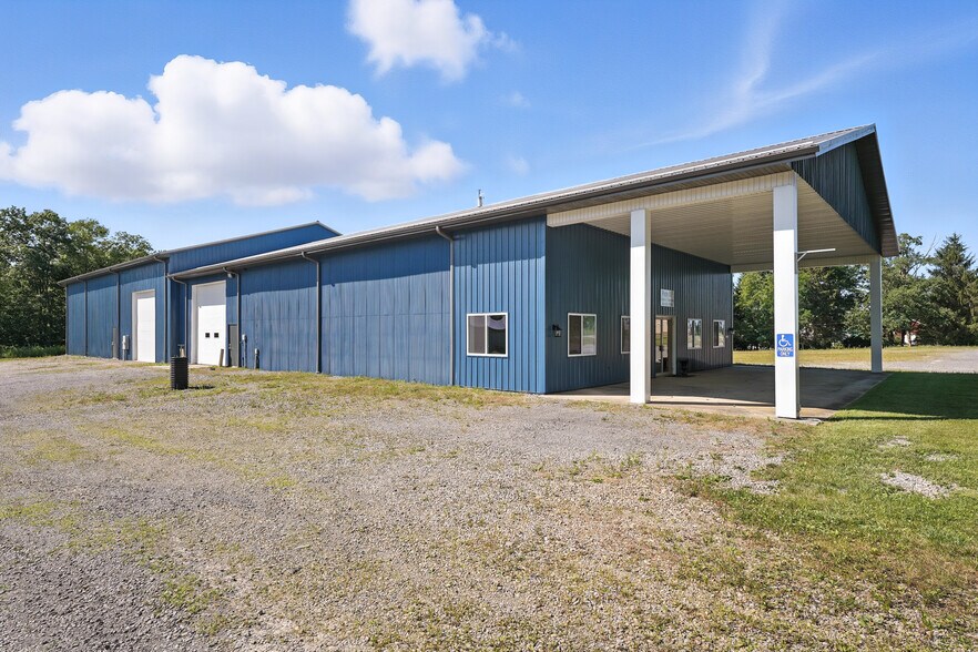 More Photos Of 4487 Sr 8, Titusville Showroom For Sale