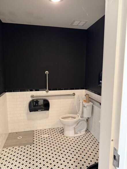 More Photos Of 1600 Princess Anne St, Fredericksburg Storefront Retail Office For Sale
