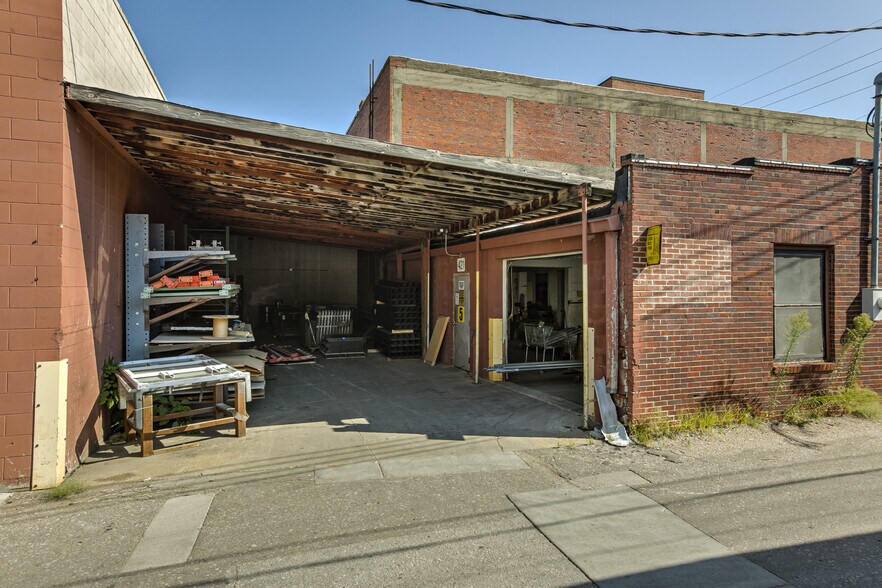 More Photos Of 415 S 7th St, Lincoln Warehouse For Lease