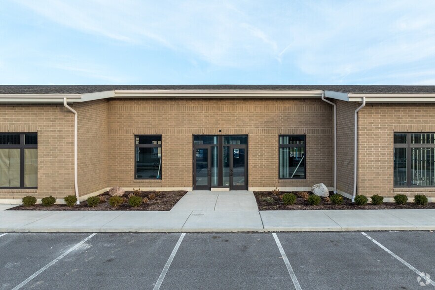 More Photos Of 2205 Crocker Rd, Westlake Medical For Lease