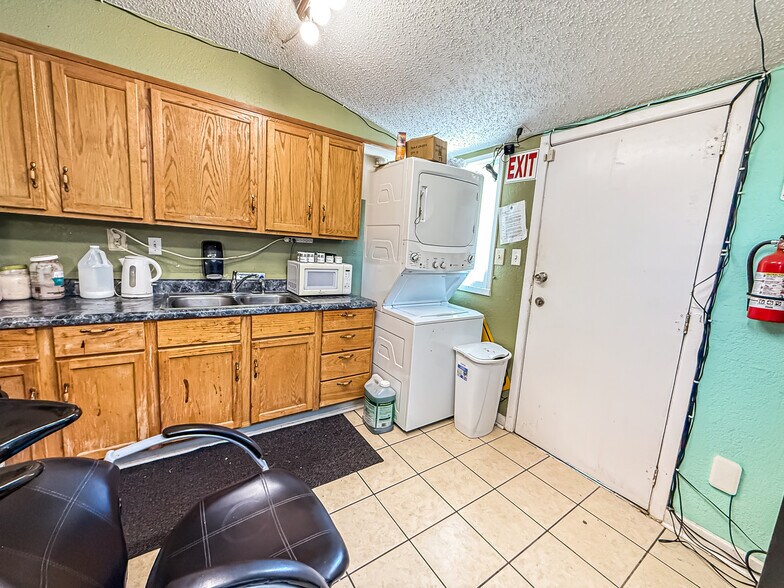 More Photos Of 104 W Hallmark Ave, Killeen Freestanding For Sale