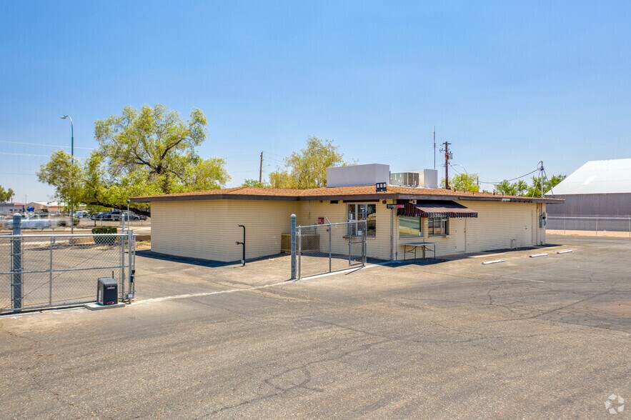 More Photos Of 5220 N 51st Ave, Glendale Unknown For Lease