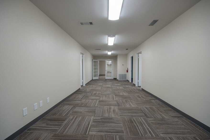 More Photos Of 1106 College St, Bastrop Medical For Lease