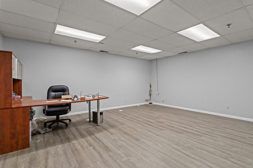 More Photos Of 2317 Washington St, Kokomo Warehouse For Sale