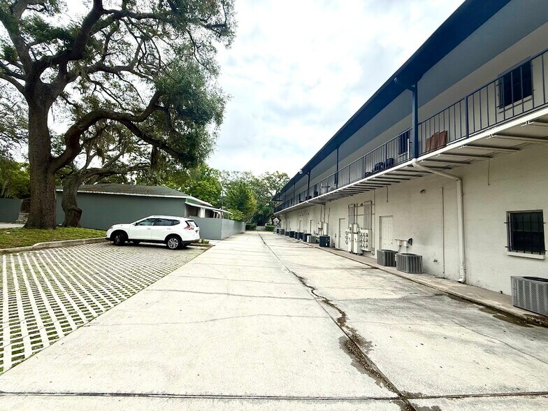 More Photos Of 1005 W Busch Blvd, Tampa Freestanding For Sale