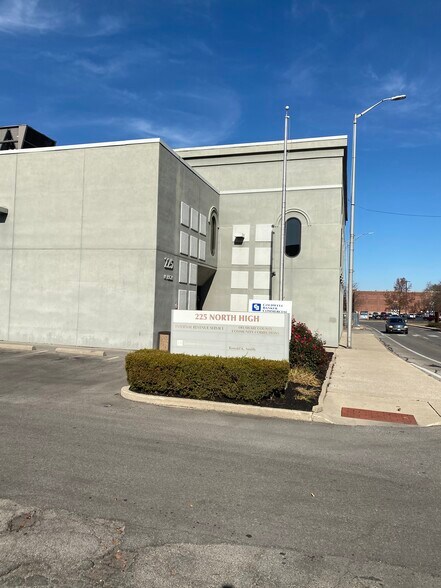 More Photos Of 225 N High St, Muncie Office For Sale
