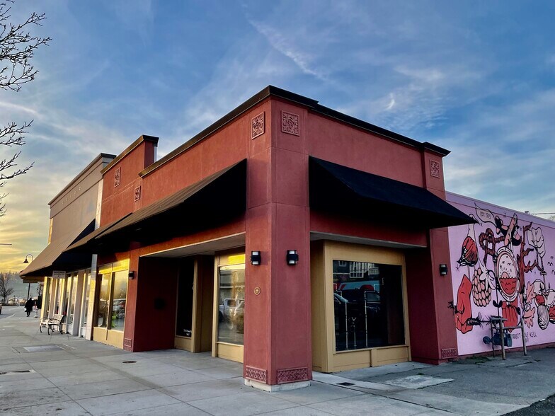 Primary Photo Of 720 SE Pioneer Way, Oak Harbor Storefront For Lease