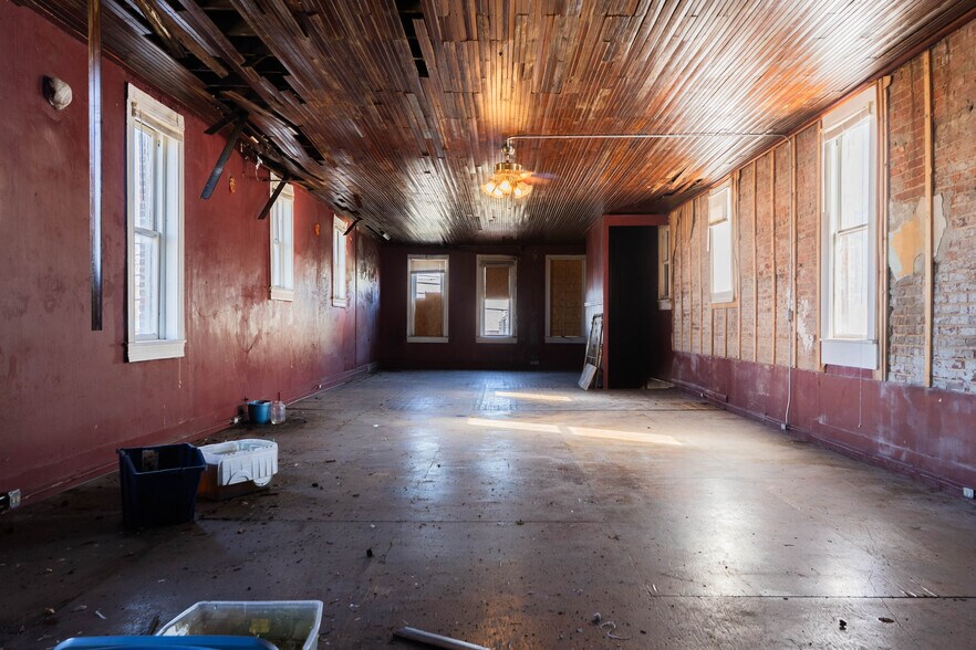 More Photos Of 135 Main St, Smiths Grove Storefront For Sale