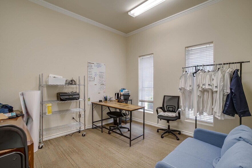 More Photos Of 110 Gotcher Ave, Lake Dallas Warehouse For Sale