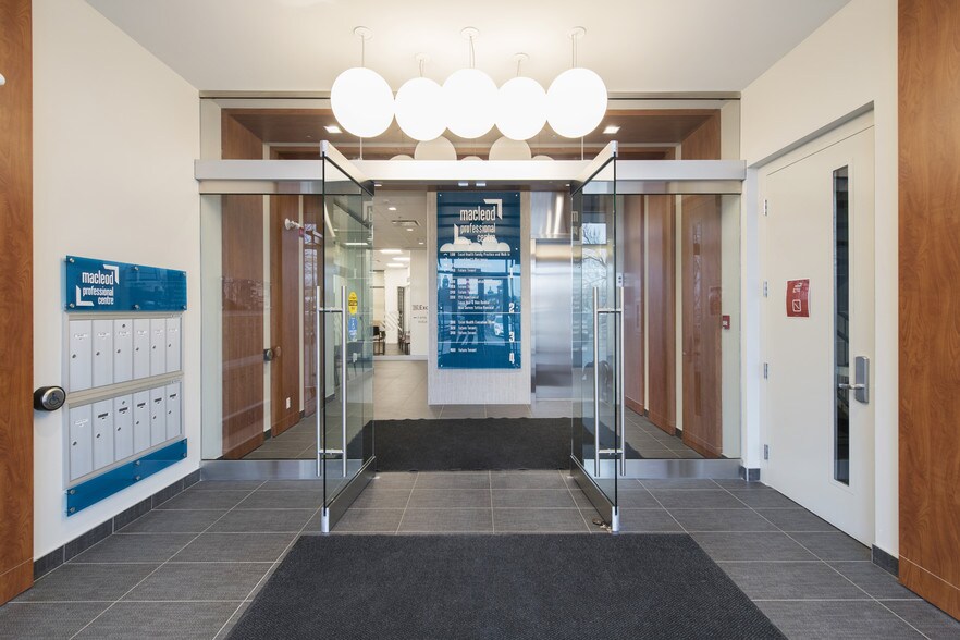 More Photos Of 3916 Macleod Trl SE, Calgary Medical For Lease