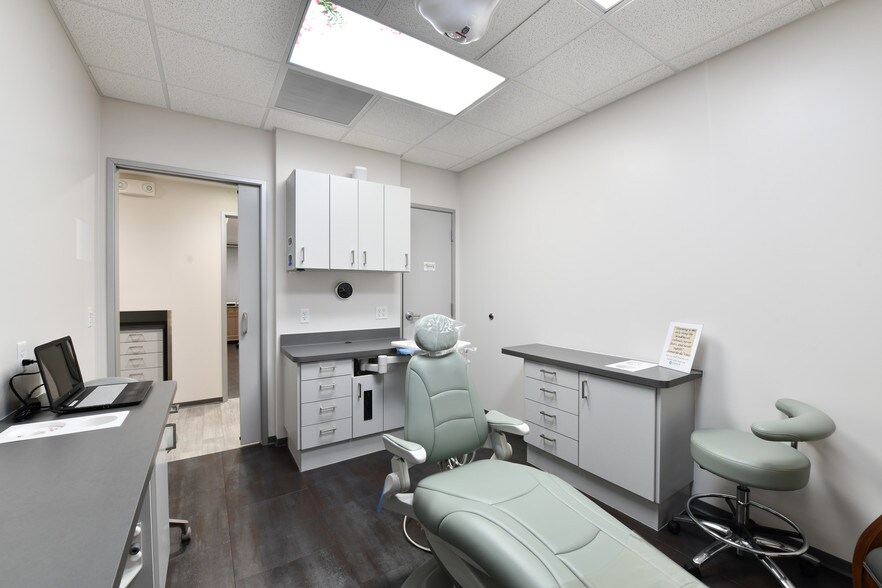 More Photos Of 301 E Bethany Home Rd, Phoenix Office For Sale