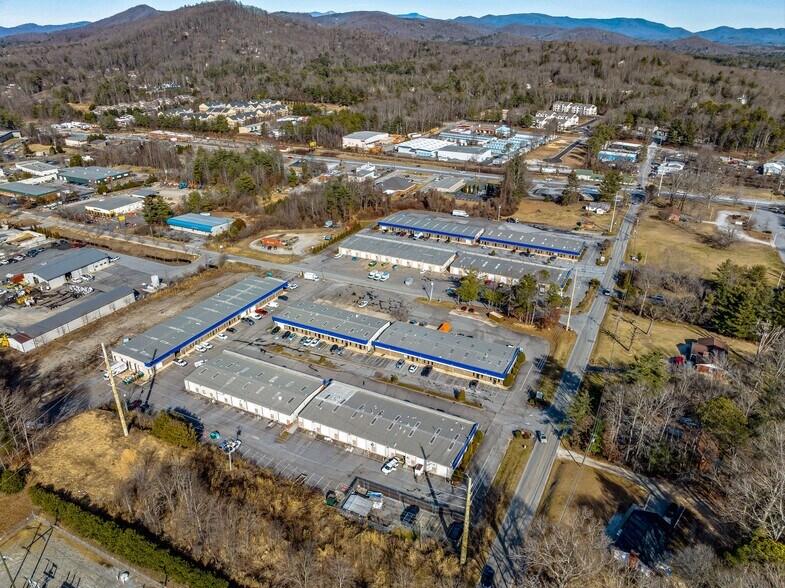 More Photos Of 44 Buck Shoals Rd, Arden Unknown For Lease