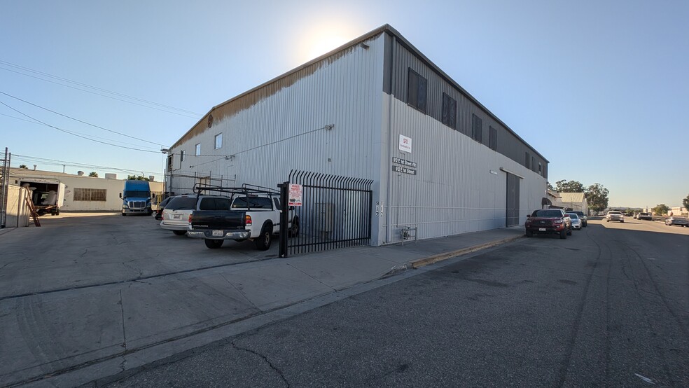 Primary Photo Of 900-912 E 1st St, Pomona Manufacturing For Lease