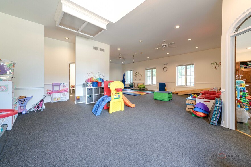 More Photos Of 1017-1019 W Park Ave, Libertyville Medical For Sale