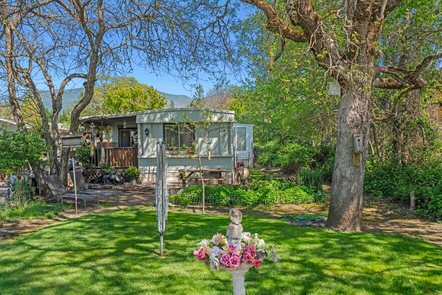 More Photos Of 387 Tavis Dr, Merlin Manufactured Housing Mobile Home Park For Sale