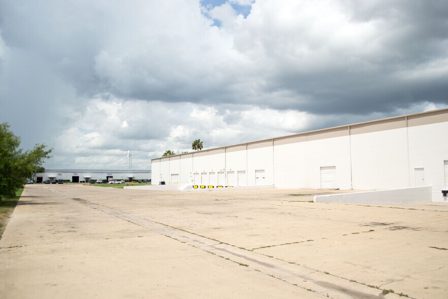 More Photos Of 4301 W Military Hwy, McAllen Warehouse For Lease