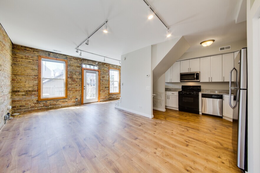 More Photos Of 1246 N Cleaver St, Chicago Apartments For Sale