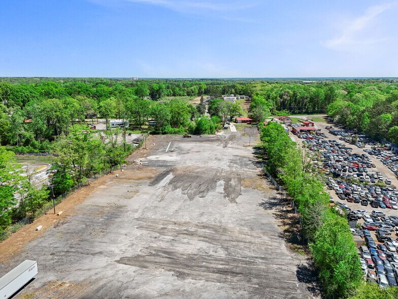 More Photos Of 623 Highway 29 S, Newnan Parking Lot For Lease