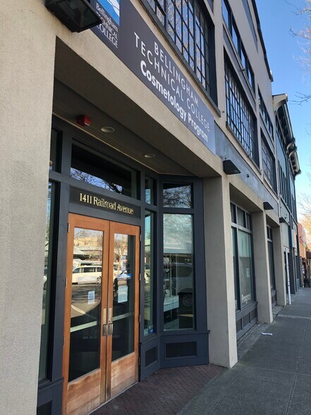 More Photos Of 1411 Railroad Ave, Bellingham Storefront For Lease