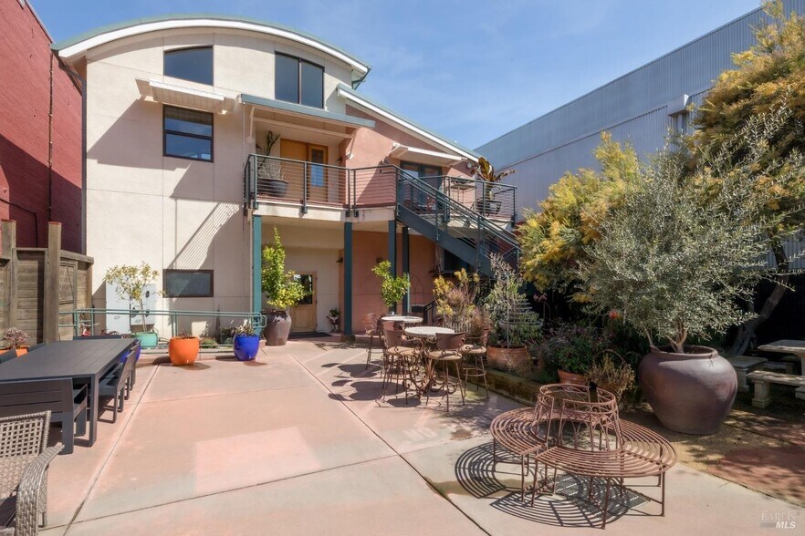 More Photos Of 21015 Geyserville Ave, Geyserville General Retail For Sale