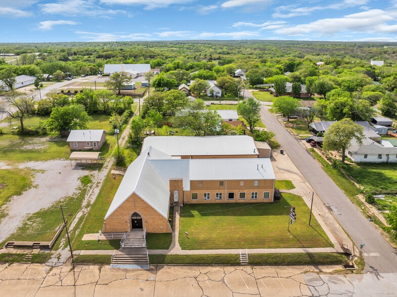 More Photos Of 727 4th St, Healdton Religious Facility For Sale